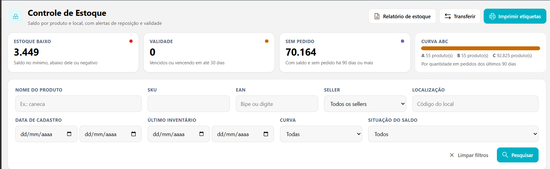 Cartões de alerta e curva ABC acima da área de filtros com Nome do produto, SKU, EAN, Seller, Localização, Data de cadastro, Último inventário, Curva e Situação do saldo, e os botões Limpar filtros e Pesquisar